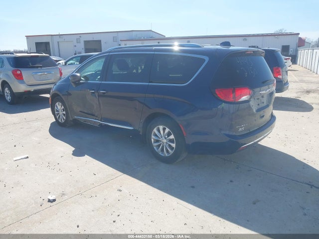 44432150 :رقم المزاد ، 2C4RC1BGXJR174521 vin ، 2018 Chrysler Pacifica Touring L مزاد بيع