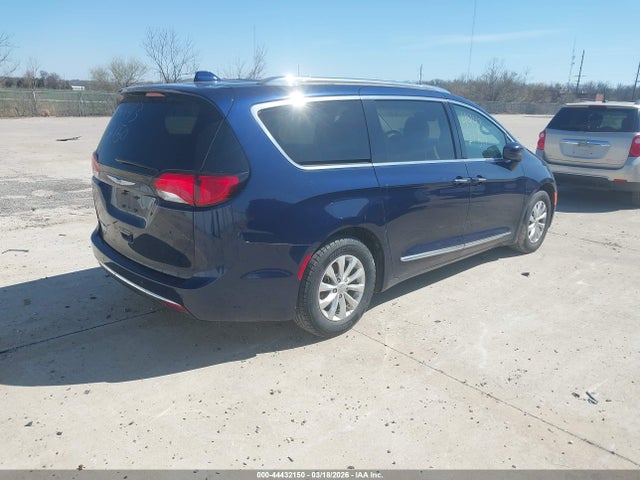 44432150 :رقم المزاد ، 2C4RC1BGXJR174521 vin ، 2018 Chrysler Pacifica Touring L مزاد بيع