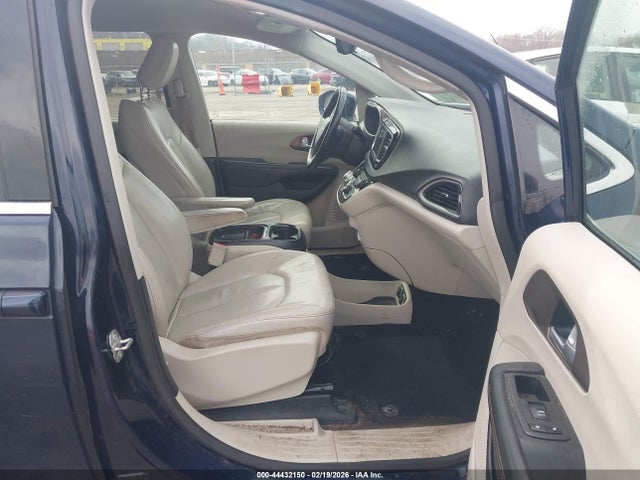 44432150 :رقم المزاد ، 2C4RC1BGXJR174521 vin ، 2018 Chrysler Pacifica Touring L مزاد بيع