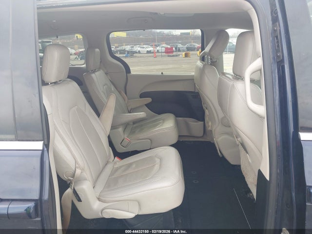 44432150 :رقم المزاد ، 2C4RC1BGXJR174521 vin ، 2018 Chrysler Pacifica Touring L مزاد بيع