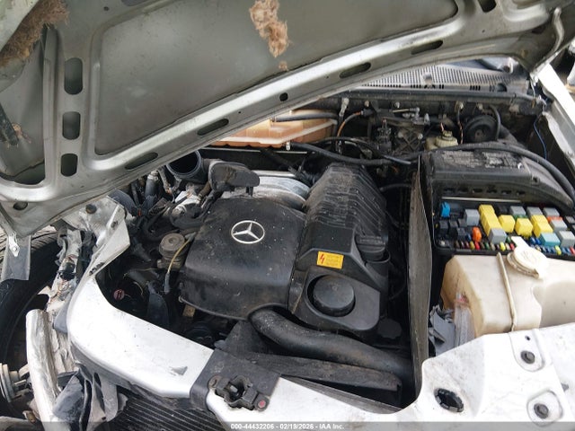 2001 Mercedes-benz Ml 320 მანქანა იყიდება აუქციონზე, vin: 4JGAB54E01A267647, აუქციონის ნომერი: 44432206