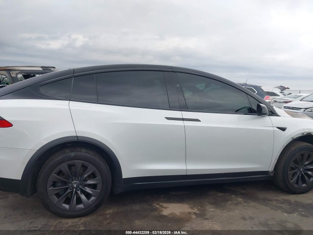 Продажа на аукционе авто 2018 Tesla Model X 100d/75d/p100d, vin: 5YJXCAE2XJF102379, номер лота: 44432259