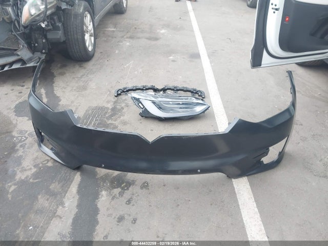 Продажа на аукционе авто 2018 Tesla Model X 100d/75d/p100d, vin: 5YJXCAE2XJF102379, номер лота: 44432259