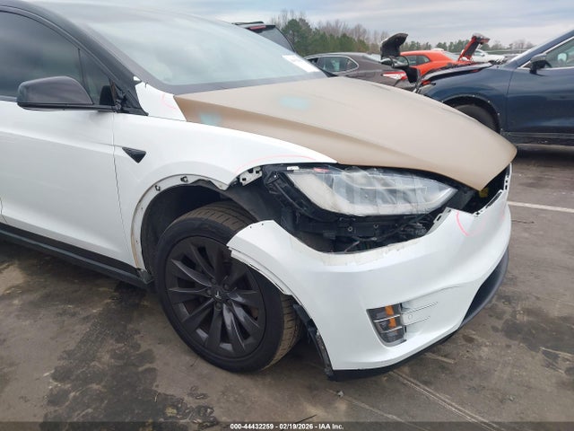 Продажа на аукционе авто 2018 Tesla Model X 100d/75d/p100d, vin: 5YJXCAE2XJF102379, номер лота: 44432259