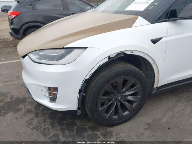 Продажа на аукционе авто 2018 Tesla Model X 100d/75d/p100d, vin: 5YJXCAE2XJF102379, номер лота: 44432259