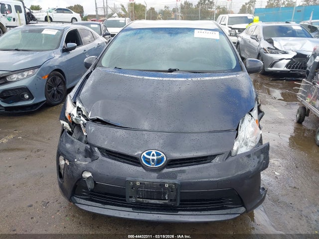 JTDKN3DU9F1946674 Toyota Prius Three