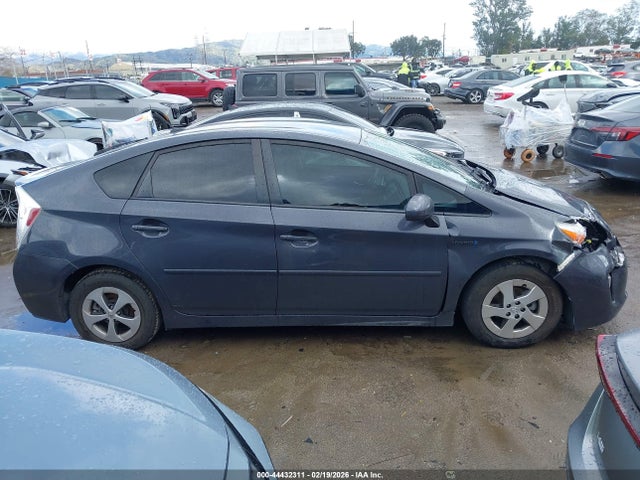 JTDKN3DU9F1946674 Toyota Prius Three