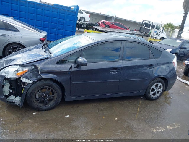 JTDKN3DU9F1946674 Toyota Prius Three