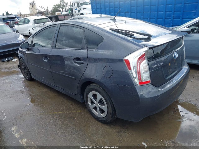 2015 TOYOTA PRIUS JTDKN3DU9F1946674 Photo 2