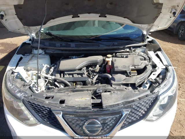 JN1BJ1CR8JW256409 Nissan Rogue Sport S