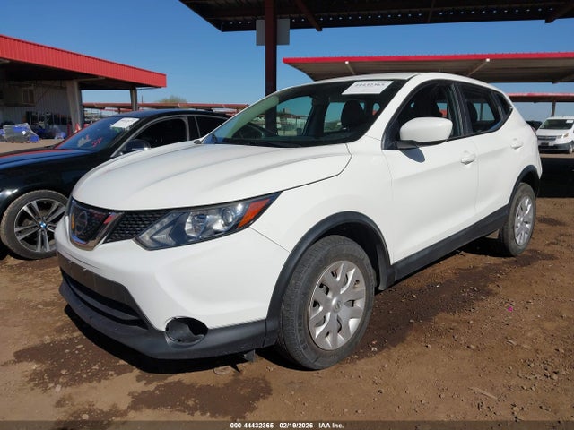 JN1BJ1CR8JW256409 Nissan Rogue Sport S