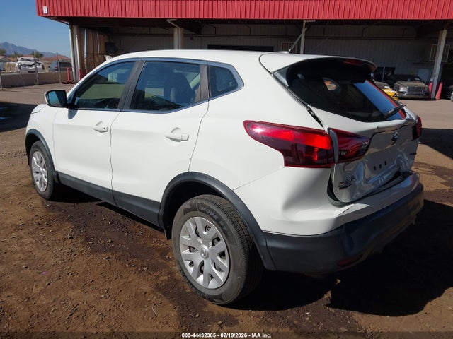 JN1BJ1CR8JW256409 Nissan Rogue Sport S
