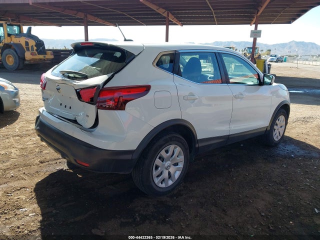 JN1BJ1CR8JW256409 Nissan Rogue Sport S