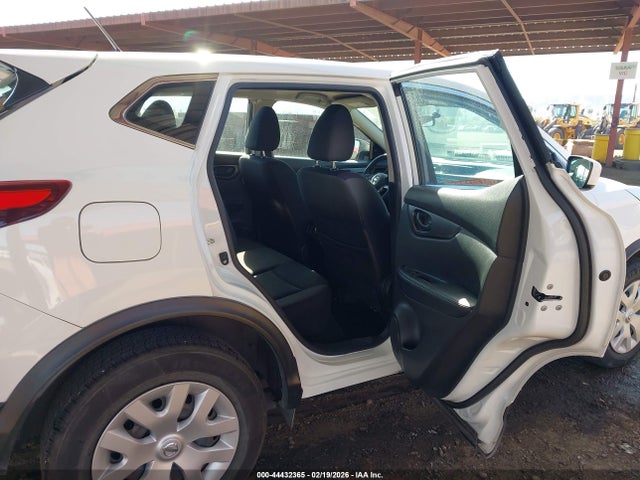 JN1BJ1CR8JW256409 Nissan Rogue Sport S