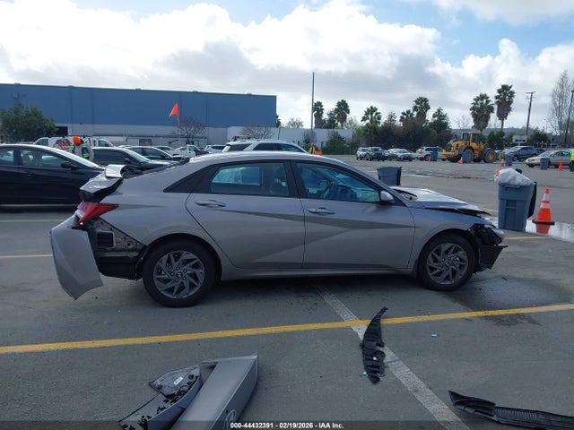 KMHLM4DJ8SU134421 Hyundai Elantra Hybrid Blue