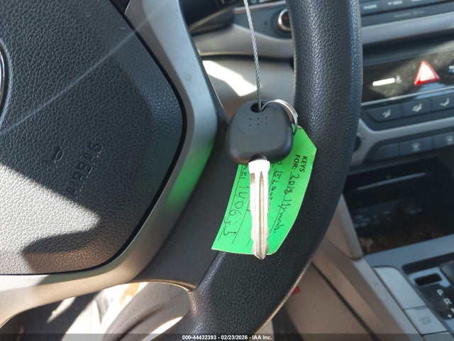 5NPD84LF7JH297659 Hyundai ELANTRA SEL