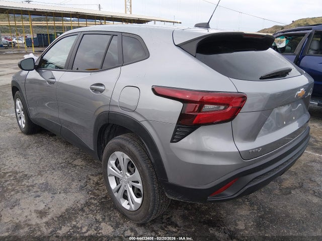 2024 CHEVROLET TRAX KL77LFE24RC119195 Photo 2