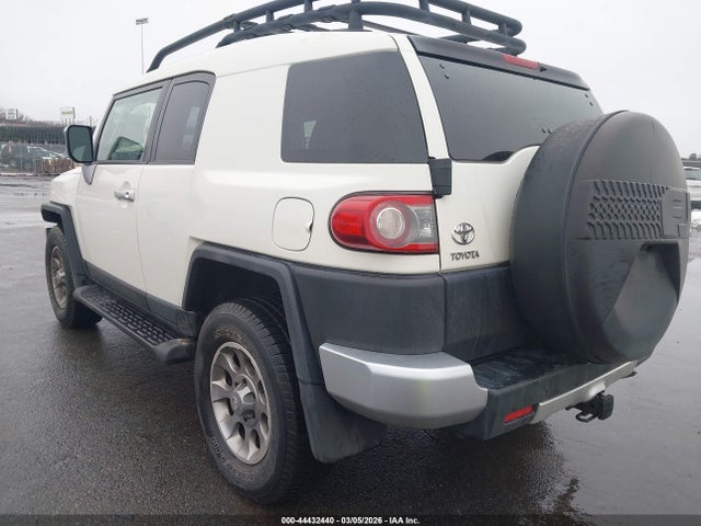 2012 TOYOTA FJ CRUISER JTEBU4BF0CK126773 Photo 2