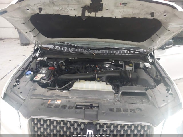5LMJJ2TT6NEL12037 Lincoln Navigator Black Label