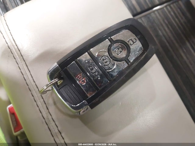 5LMJJ2TT6NEL12037 Lincoln Navigator Black Label