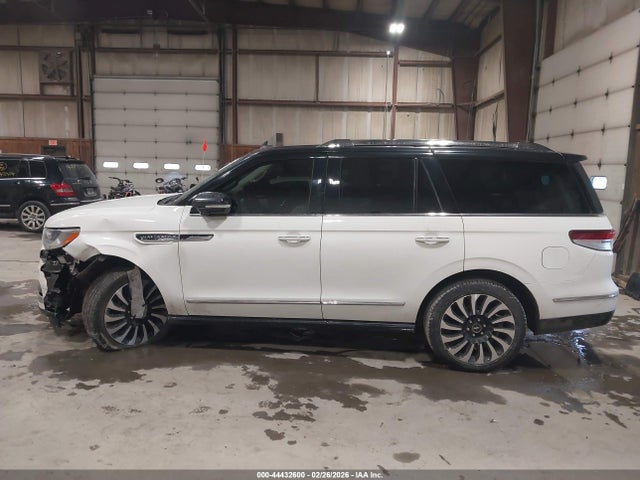 5LMJJ2TT6NEL12037 Lincoln Navigator Black Label