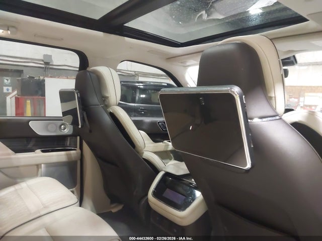 5LMJJ2TT6NEL12037 Lincoln Navigator Black Label