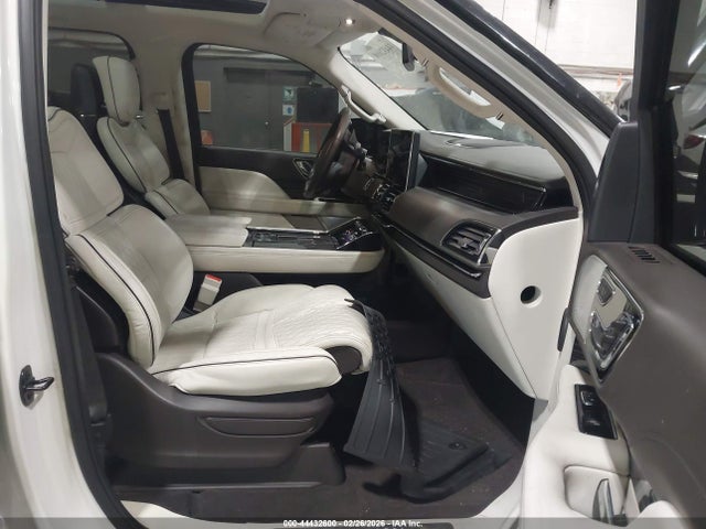 5LMJJ2TT6NEL12037 Lincoln Navigator Black Label