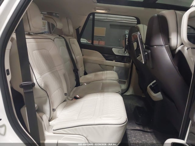 5LMJJ2TT6NEL12037 Lincoln Navigator Black Label
