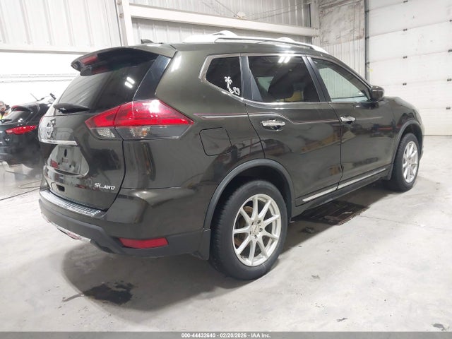 JN8AT2MV4HW277261 Nissan Rogue Sl
