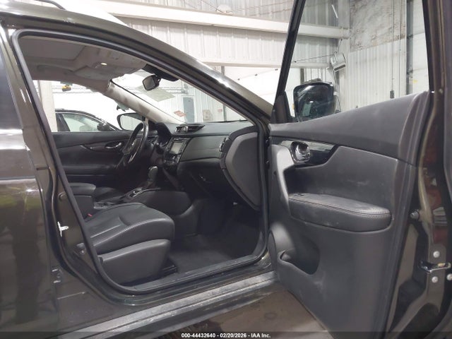 JN8AT2MV4HW277261 Nissan Rogue Sl