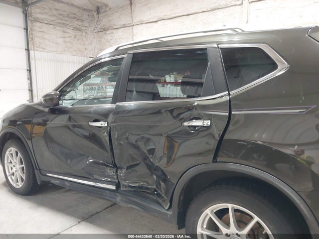 JN8AT2MV4HW277261 Nissan Rogue Sl