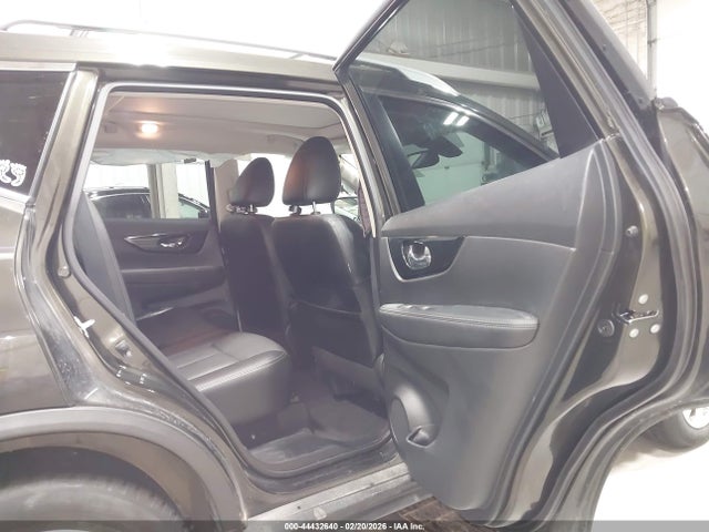JN8AT2MV4HW277261 Nissan Rogue Sl