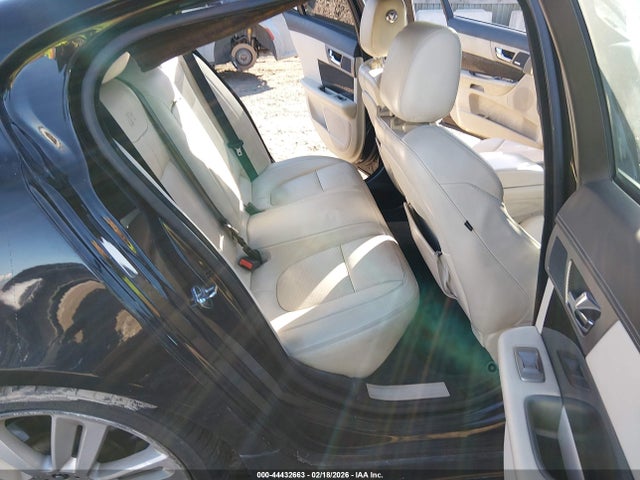 2010 JAGUAR XF SAJWA0JC3AMR49389 Photo 7