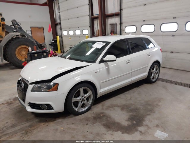2013 AUDI A3 WAUKJAFM1DA032748 Photo 1