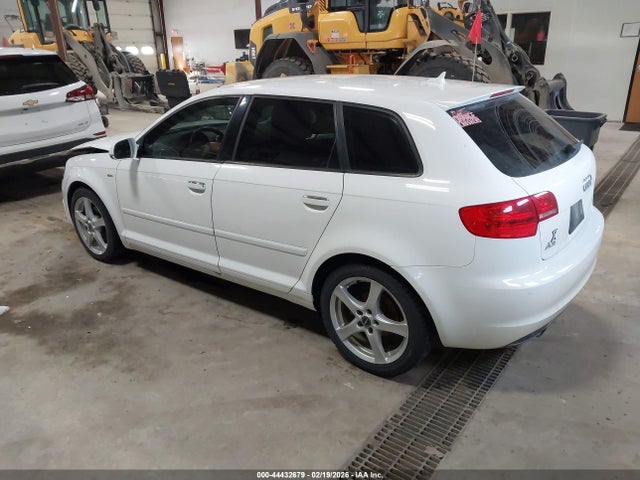 2013 AUDI A3 WAUKJAFM1DA032748 Photo 2