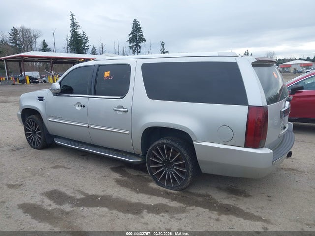 Продаж на аукціоні авто 2010 Cadillac Escalade Esv Luxury, vin: 1GYUKHEF7AR137502, номер лоту: 44432757