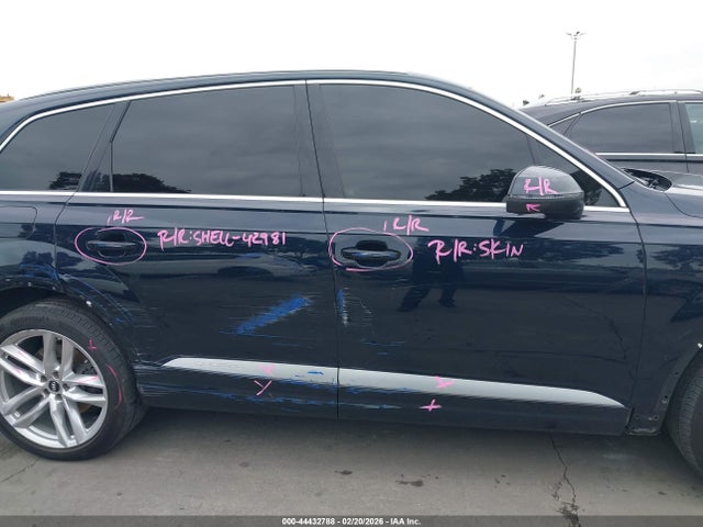 WA1VAAF79HD054893 Audi Q7 3.0t Premium