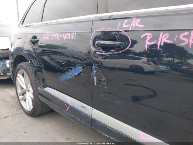 WA1VAAF79HD054893 Audi Q7 3.0t Premium