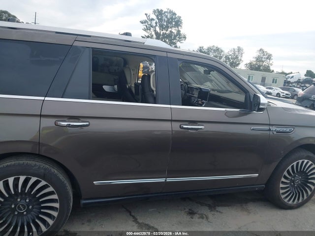 5LMJJ2TT0JEL10049 Lincoln Navigator Black Label