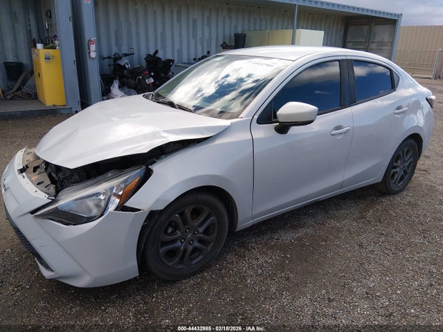 3MYDLBYV6KY526504 Toyota YARIS LE