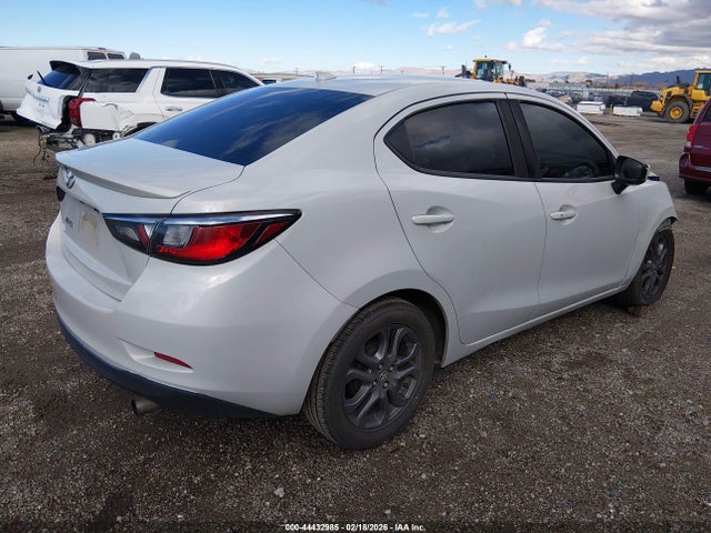 3MYDLBYV6KY526504 Toyota YARIS LE