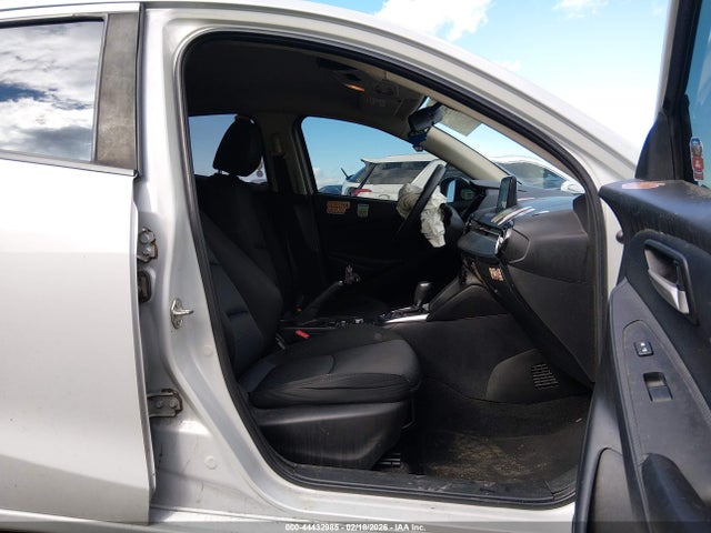 3MYDLBYV6KY526504 Toyota YARIS LE