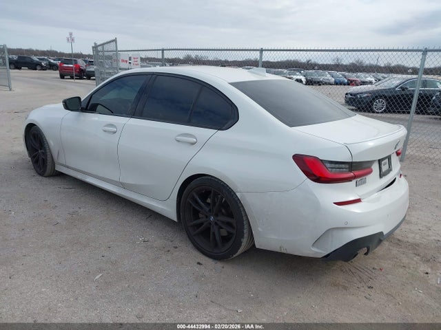 2022 BMW 330I 3MW5R1J07N8C46571 Photo 2