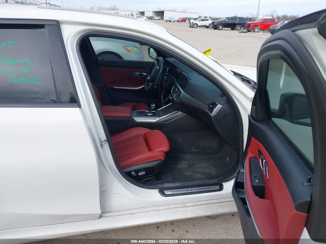 2022 BMW 330I 3MW5R1J07N8C46571 Photo 4