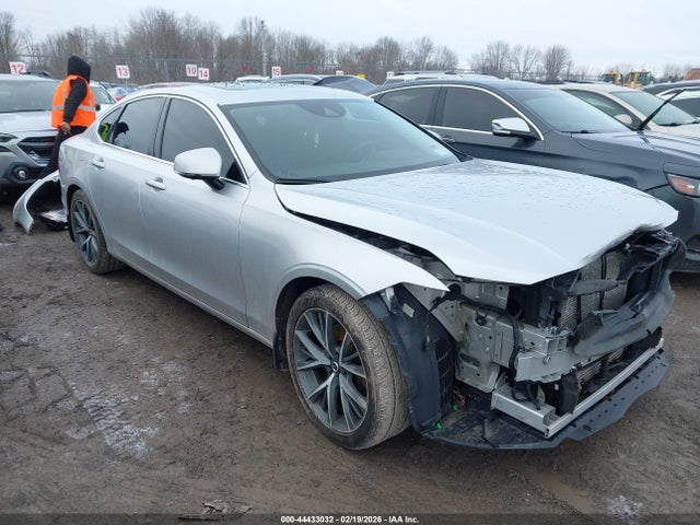2017 VOLVO S90 YV1A22MK3H1015825