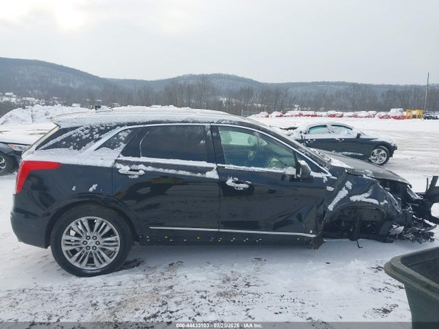 44433103 :رقم المزاد ، 1GYKNFRS9KZ139358 vin ، 2019 Cadillac Xt5 Premium Luxury مزاد بيع