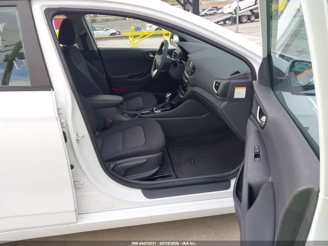 KMHC65LC8KU107058 Hyundai Ioniq Hybrid Blue