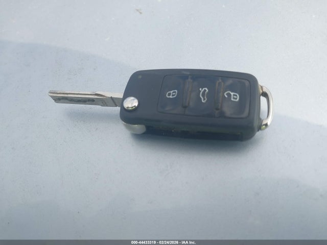 2014 Volkswagen Jetta 1.8t Se მანქანა იყიდება აუქციონზე, vin: 3VWD17AJ5EM265058, აუქციონის ნომერი: 44433319