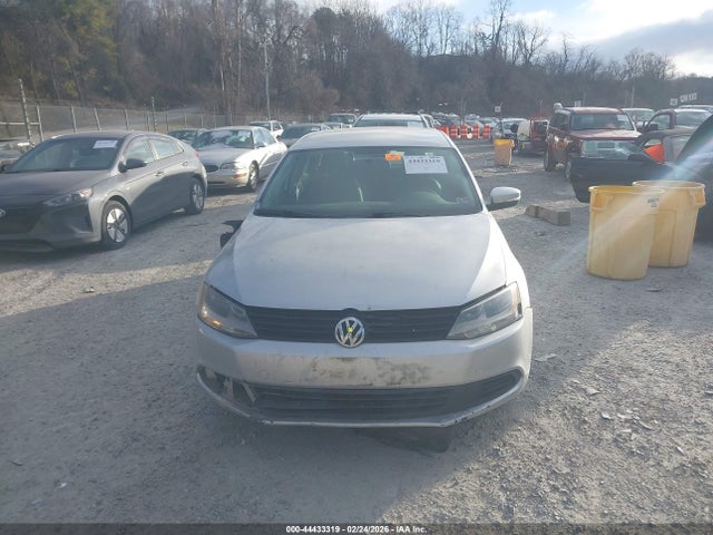 2014 Volkswagen Jetta 1.8t Se მანქანა იყიდება აუქციონზე, vin: 3VWD17AJ5EM265058, აუქციონის ნომერი: 44433319