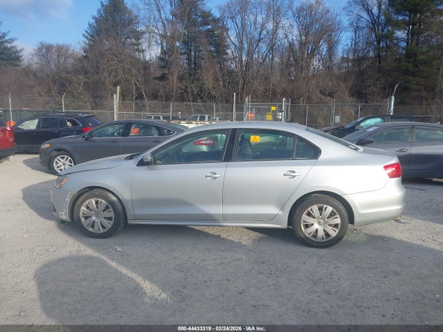 2014 Volkswagen Jetta 1.8t Se მანქანა იყიდება აუქციონზე, vin: 3VWD17AJ5EM265058, აუქციონის ნომერი: 44433319